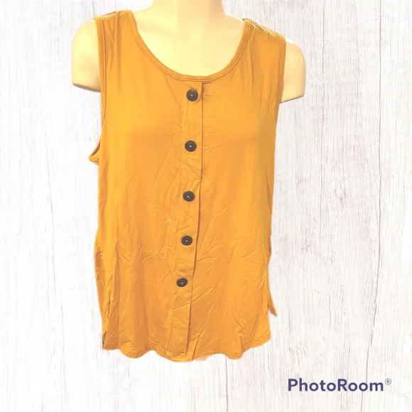 Faux Button Tank - Picture 1 of 4